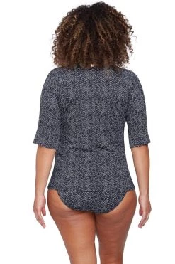 Zig Zag Black Seurat Short Sleeve Sunsafe Top