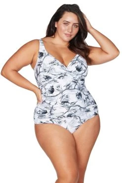 One Pieces Maluridae Black Delacroix One Piece