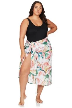 Covers April Spritz White Bach Sarong With Bag