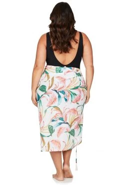 Covers April Spritz White Bach Sarong With Bag