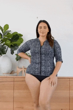 Zig Zag Black Seurat Short Sleeve Sunsafe Top